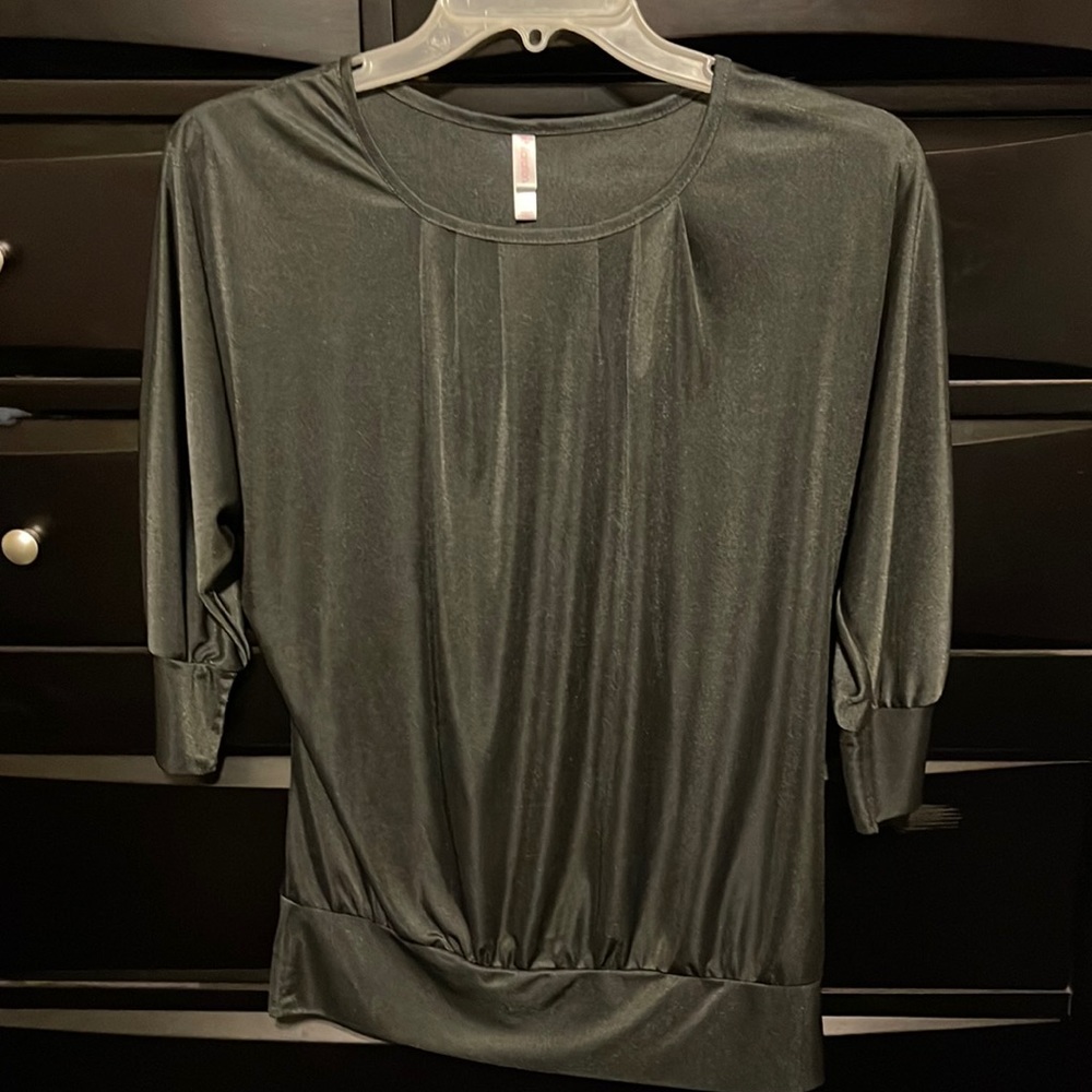 Fun three-quarter length black shirt